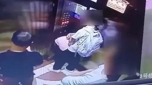 男子尾随女孩出电梯时试图侵害，警方：已刑拘