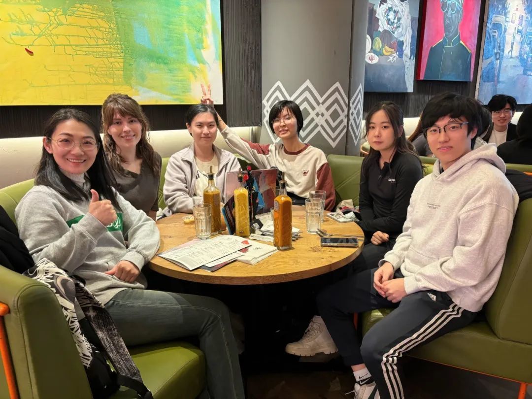 Candy校长带领梅尔顿驻英办公室与海外校友相聚右二为Maggie