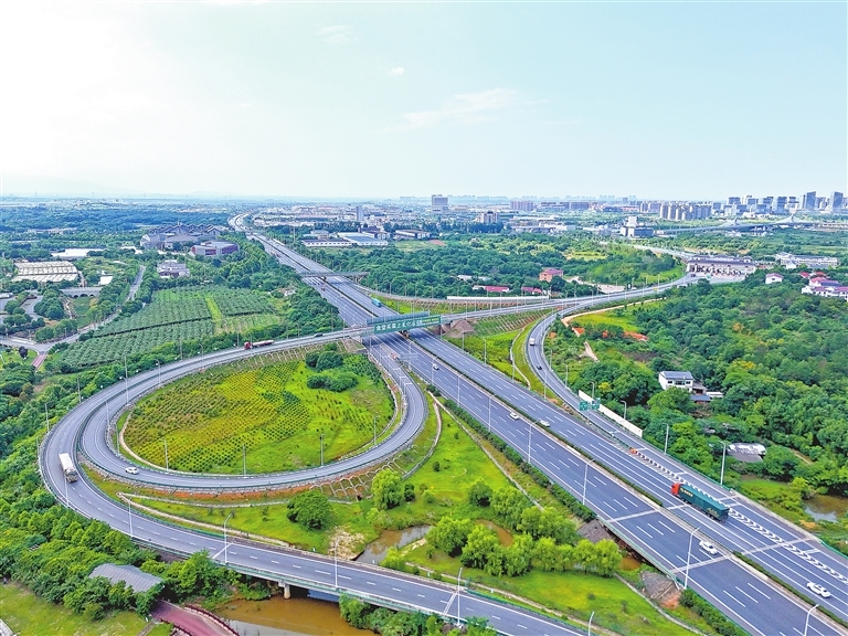 赣江新区：路畅景美（图）