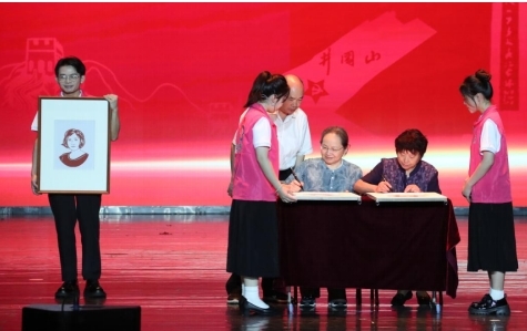 《硝烟中走来的铿锵玫瑰》读书分享暨江西妇女运动百年历史展陈进高校活动启动式在南昌师范学院举办
