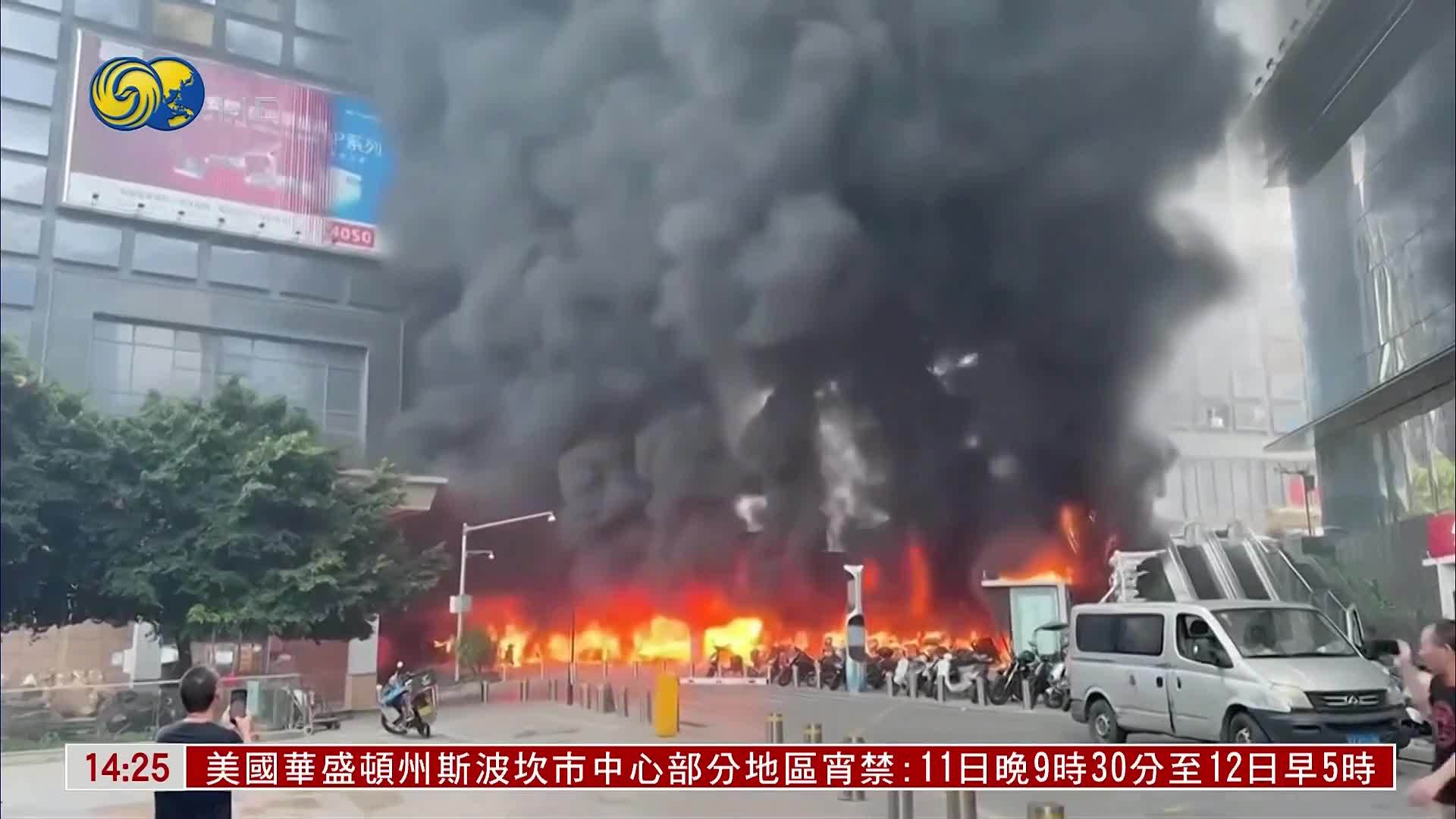 重庆九龙坡区一摩托车临停点起火