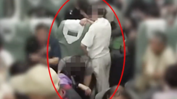 六旬男子列车上猥亵熟睡女旅客被拘