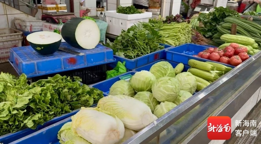 农贸市场内菜品货量充足。记者 王子遥 摄