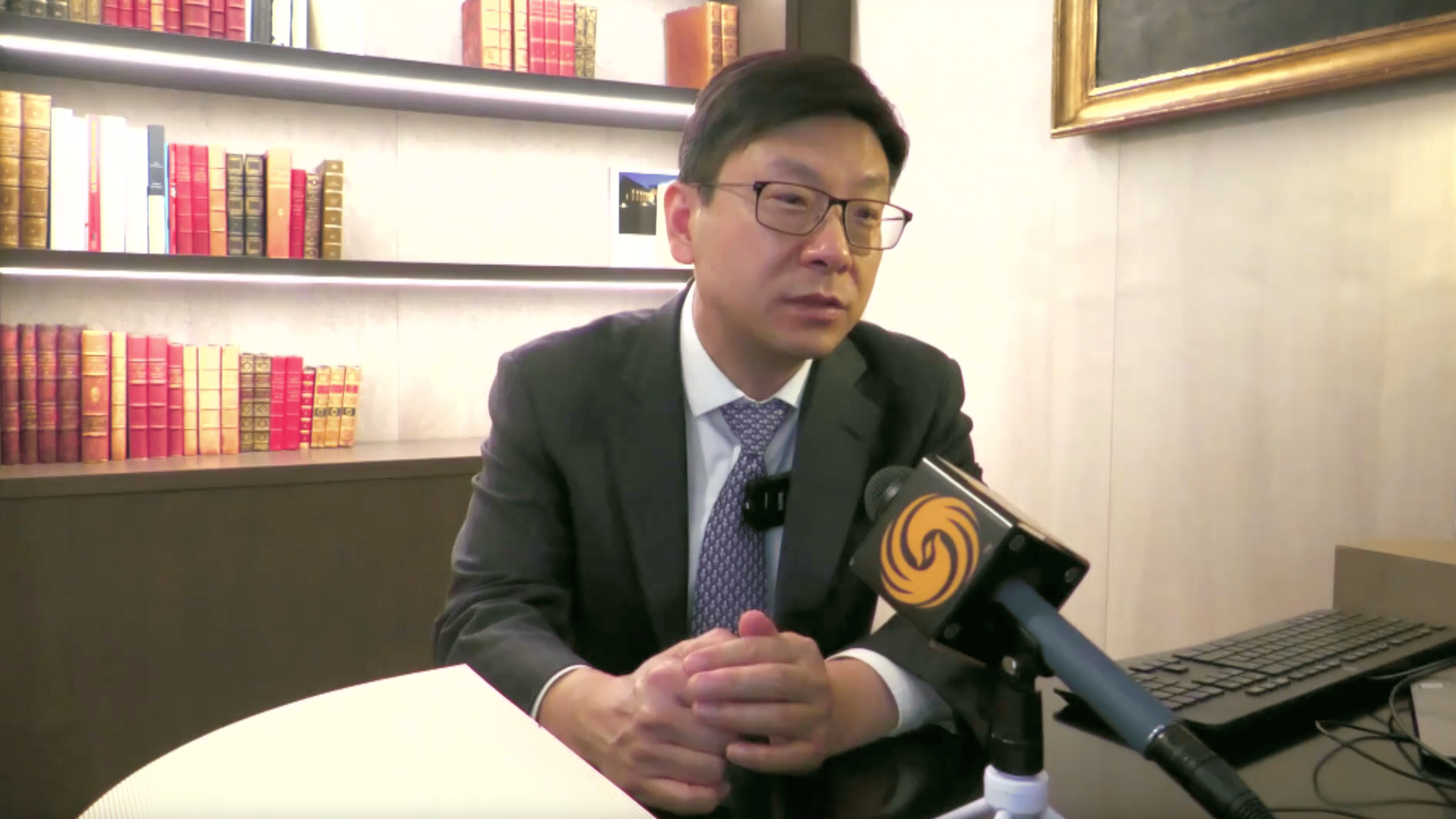 凤凰专访｜国际劳工大会 香港劳工及福利局局长详解新政策