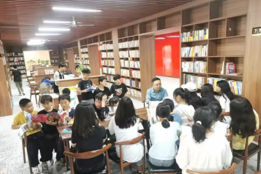 文宇阁图书馆每月举办2-3次线下公益读书活动。