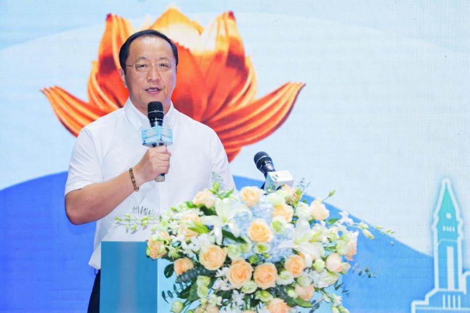图:中国民族贸易促进会副会长高福