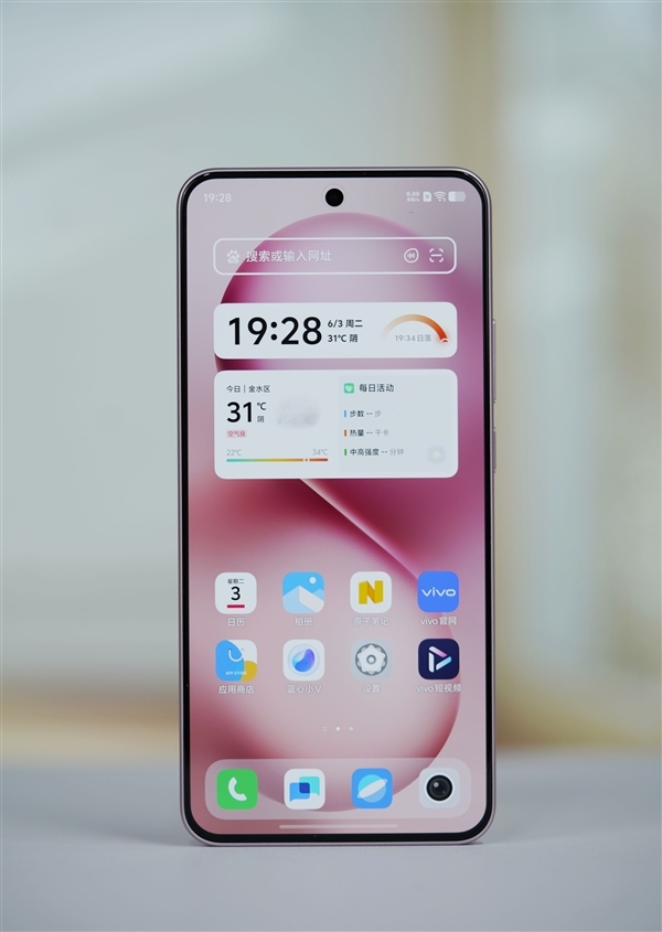 手感绝佳纯直屏,vivo S30桃桃粉图赏