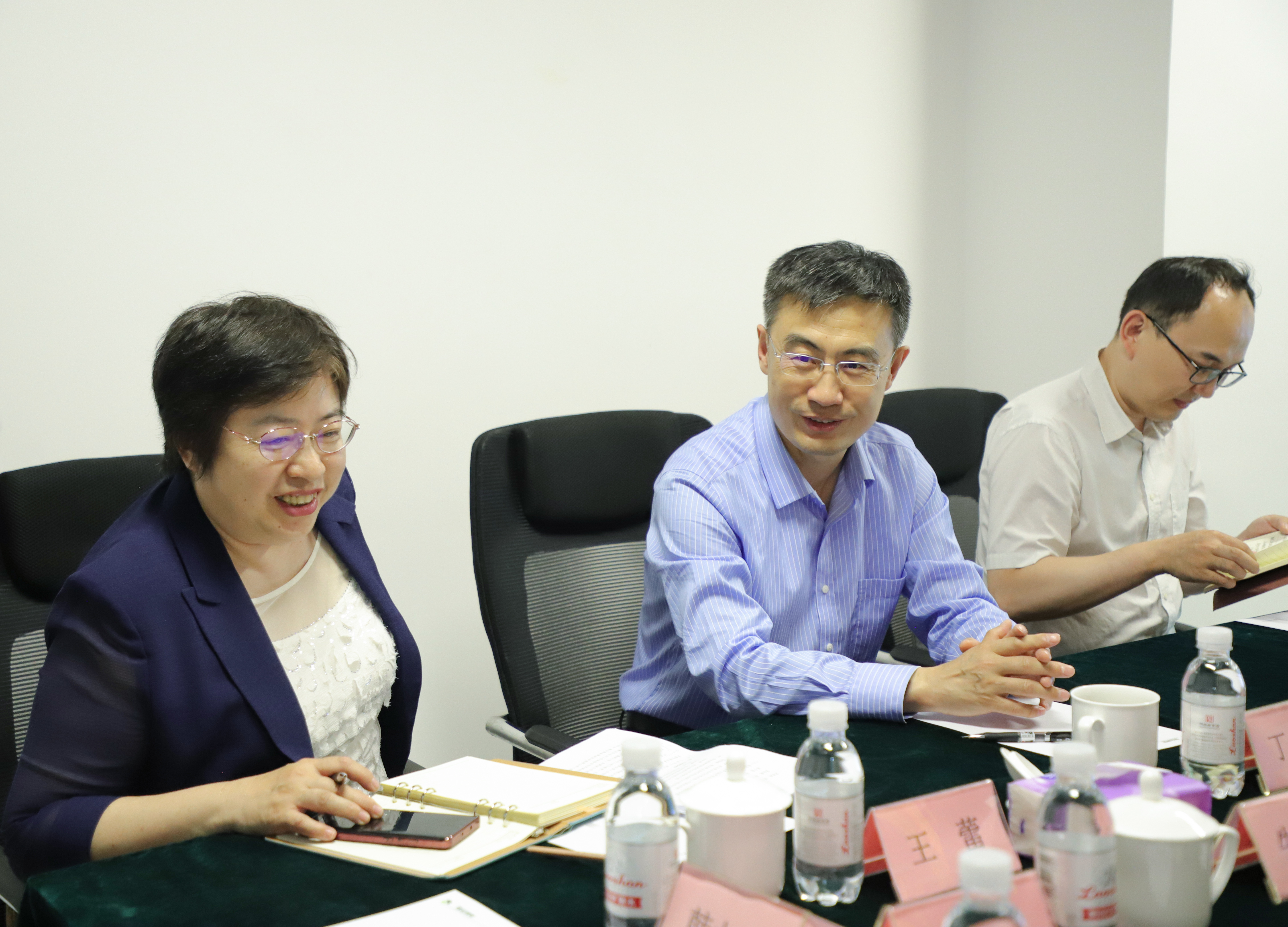 青岛市人社局丁华副局长及市南区人社局领导一行莅临指导