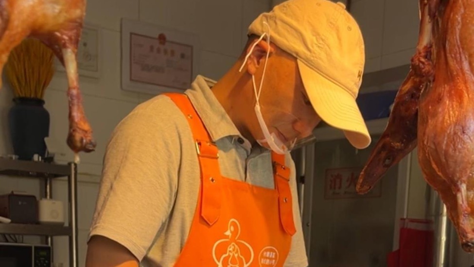 写“打枣”陪考告示走红的烤鸭店恢复营业，店主：女儿考得还行