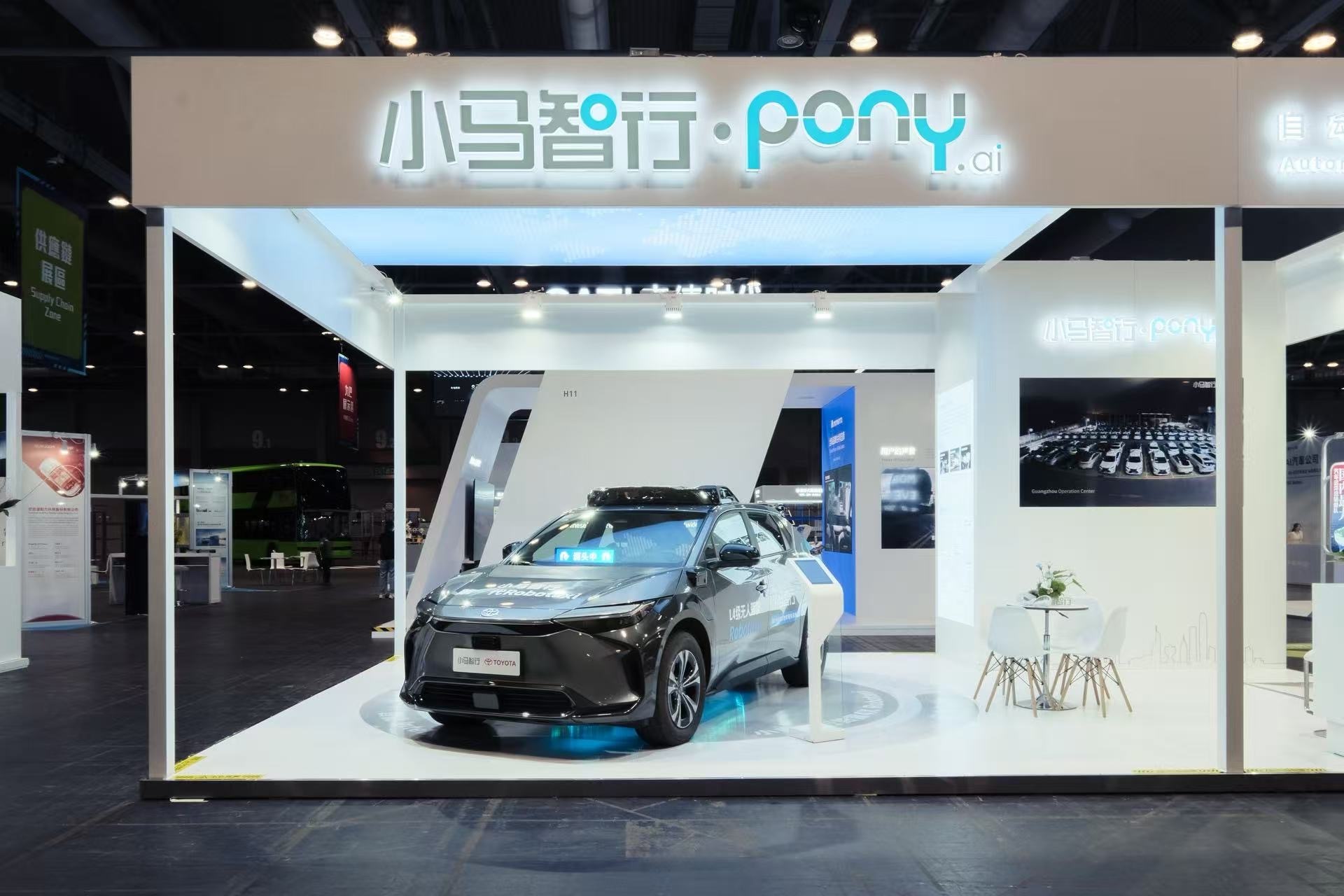 小马智行第七代无人驾驶Robotaxi亮相｜2025香港车博会