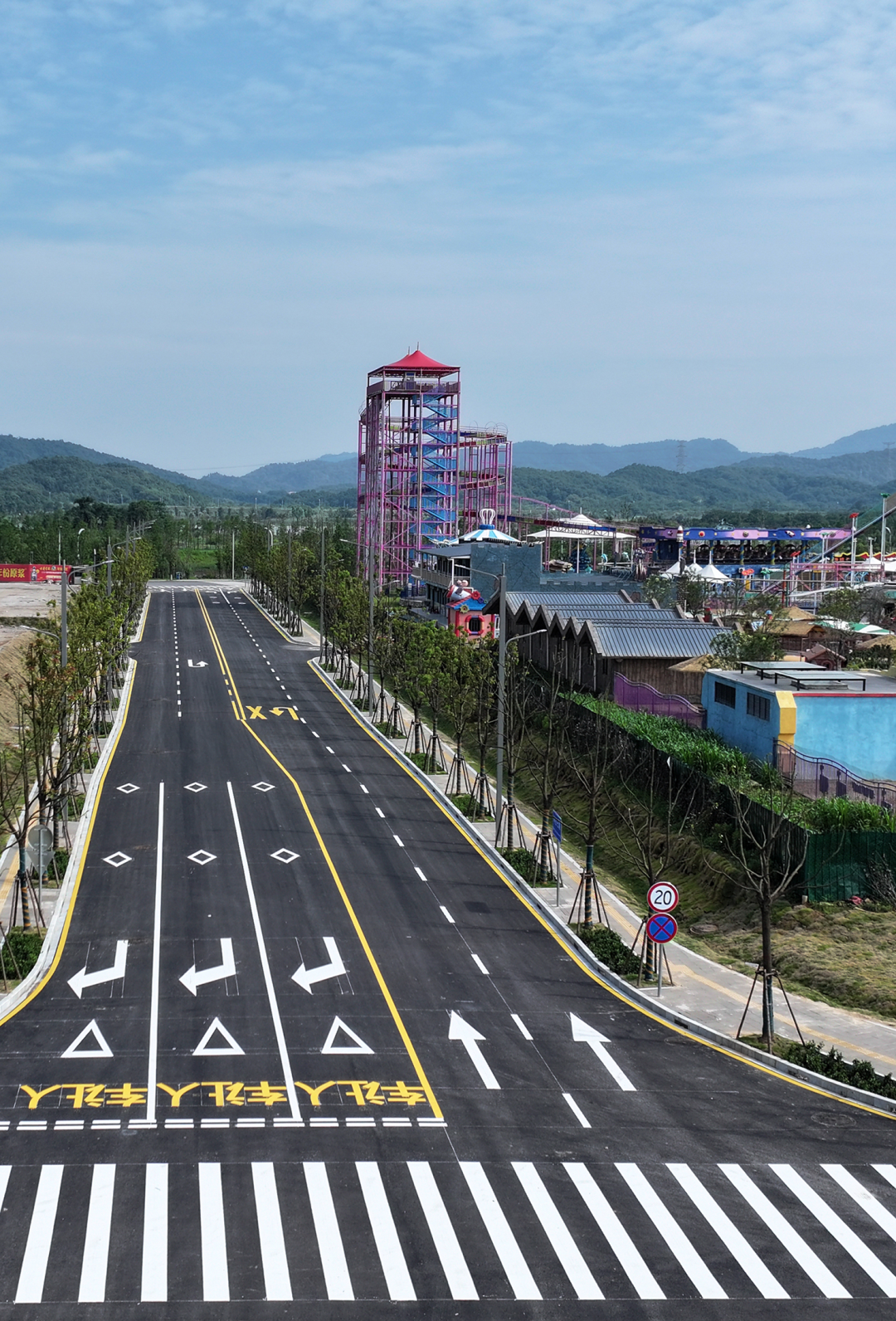 九江鄱阳湖生态科技城的科技七路一期项目建成通车