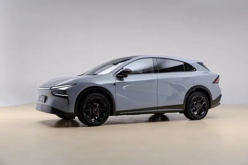 小鹏自研AI芯片上车!老黄一夜成低配了