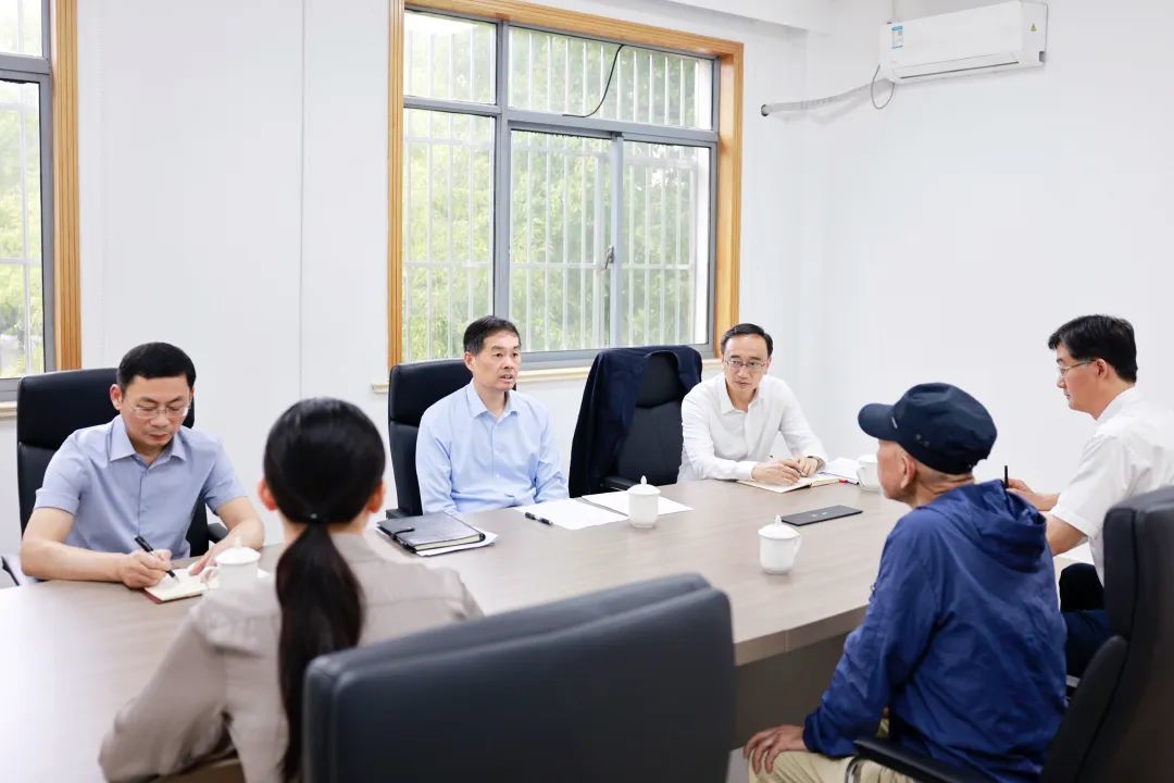 刘小涛在市人民来访接待中心接待来访群众