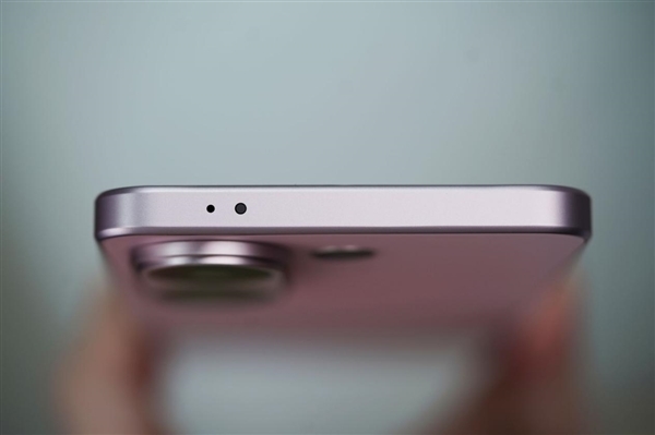 手感绝佳纯直屏,vivo S30桃桃粉图赏