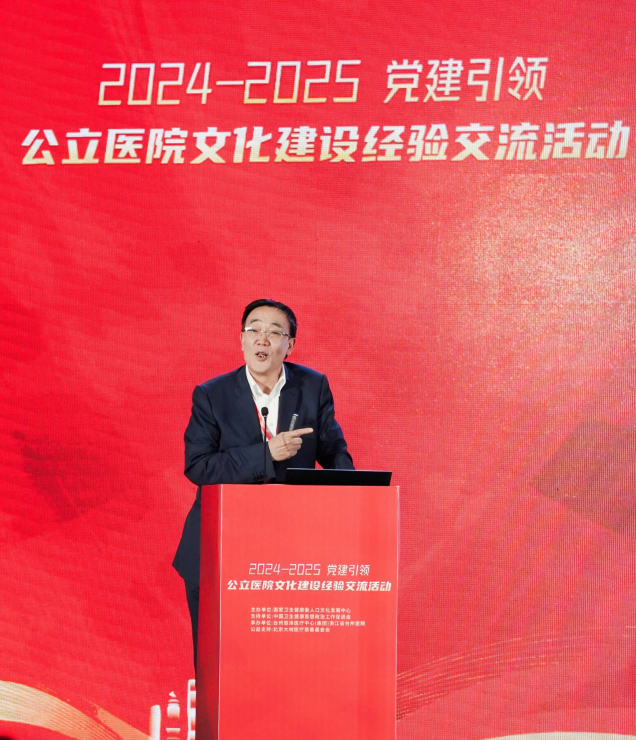 苏大附四院党委书记侯建全在活动现场做《“独墅医帜”党建品牌 赋能医院高质量发展》的主题汇报。