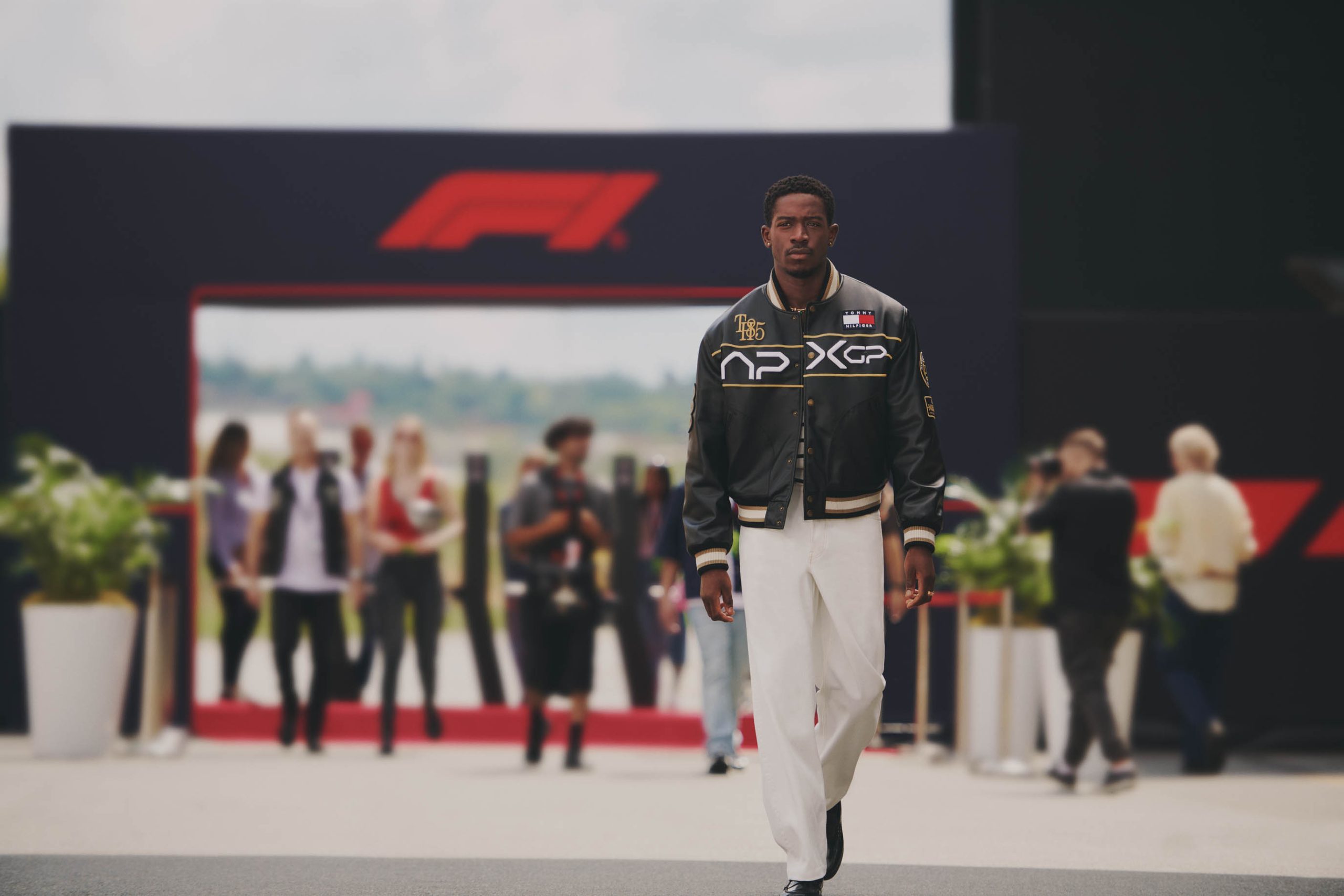 TOMMY HILFIGER携手电影《F1: 狂飙飞车》推出APXGP系列图片7