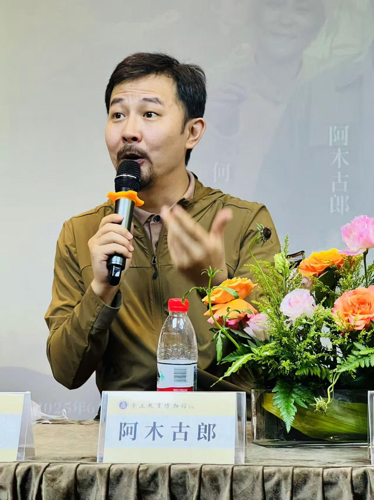 朗诵的魅力在于“一句话的共鸣” 阿木古郎宁波开讲朗诵艺术真谛