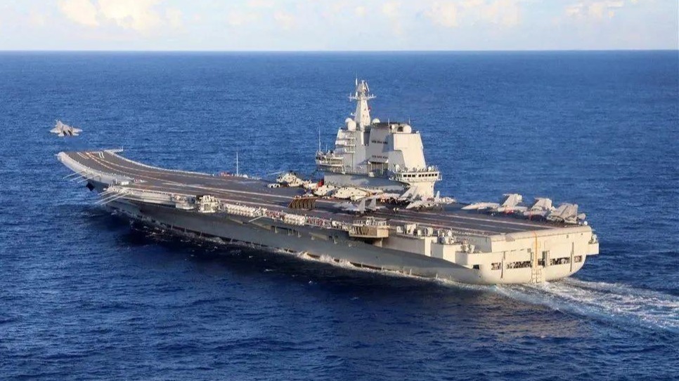 中国海军双航母编队出动，解放军发声
