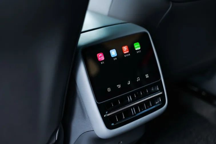 小鹏自研AI芯片上车!老黄一夜成低配了