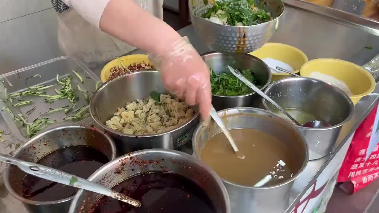 俄罗斯丈母娘第一次吃河南壮馍：乖乖，河南话讲得比本地人还溜