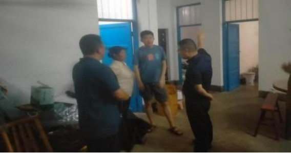 图为组织群众转移