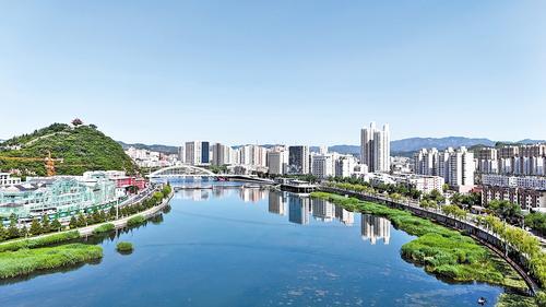 6月10日航拍的承德市区一角。