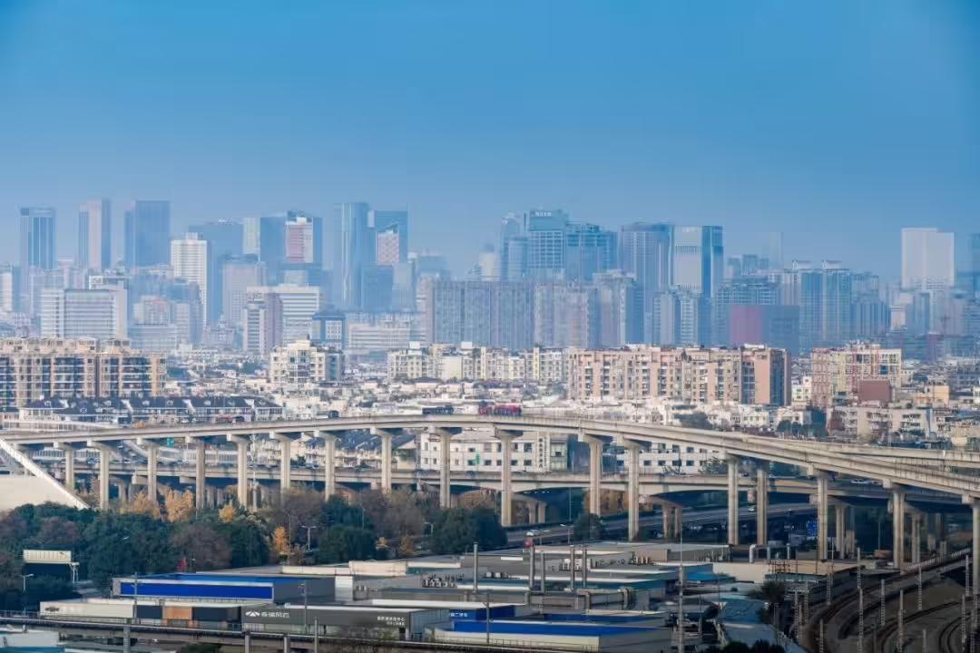 中国首个L4级自动驾驶公交白皮书发布,首条线路将在成都推出