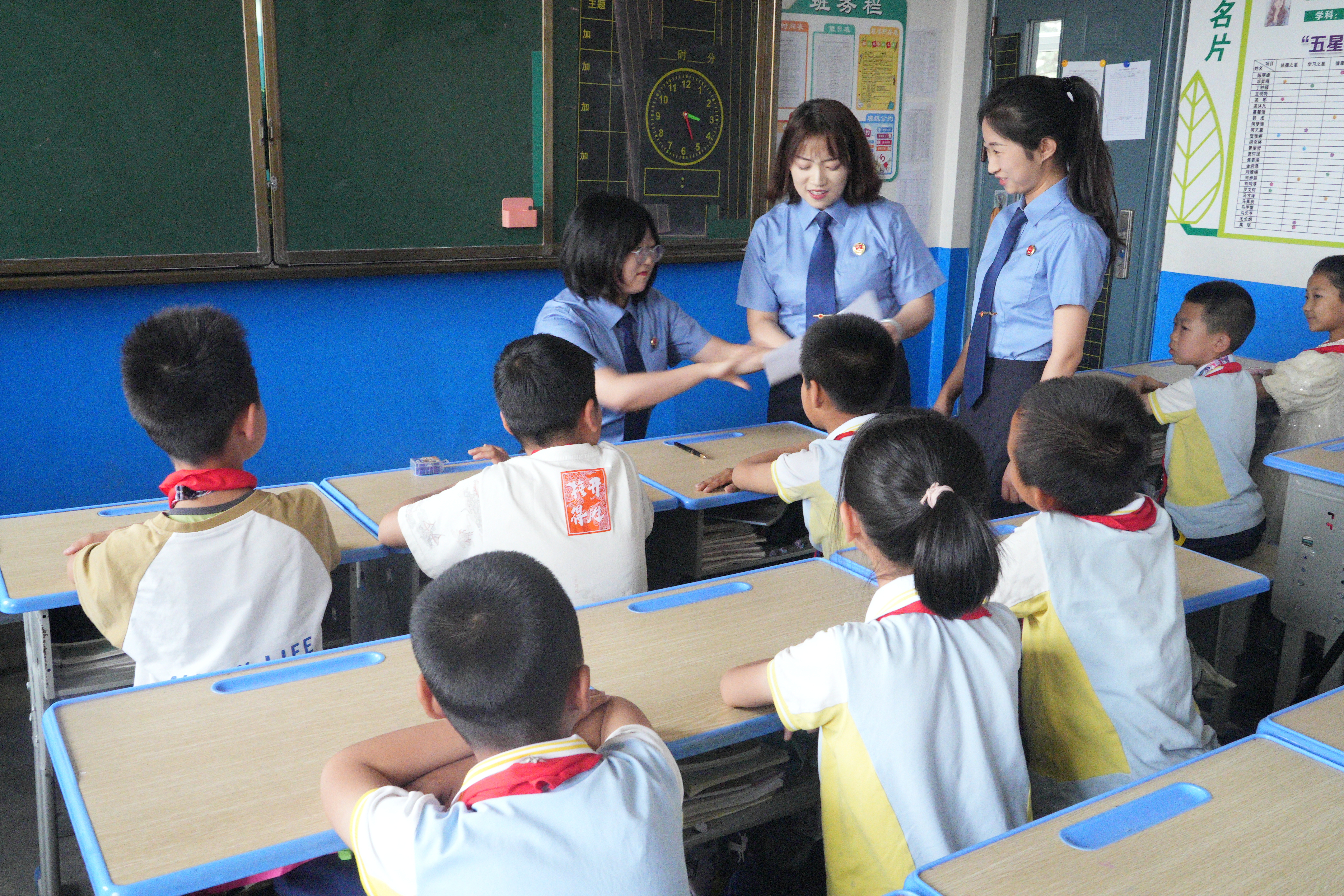 情景体验+绘画涂色　华亭小学生get反欺凌“超能力”