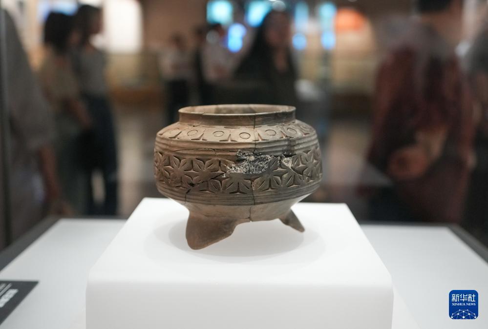 大汶口遗址博物馆的刻花陶罐