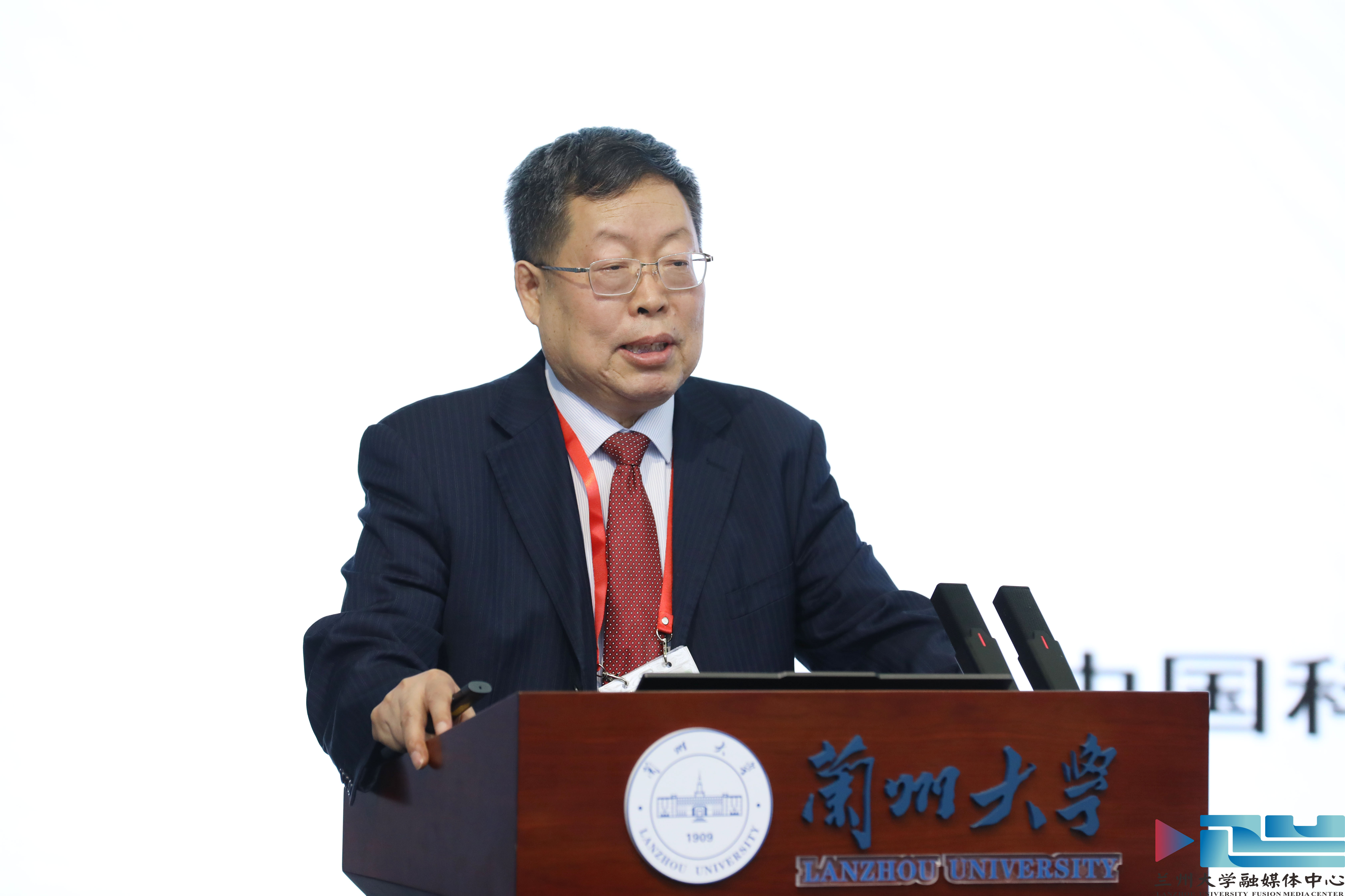 李灿作主题报告