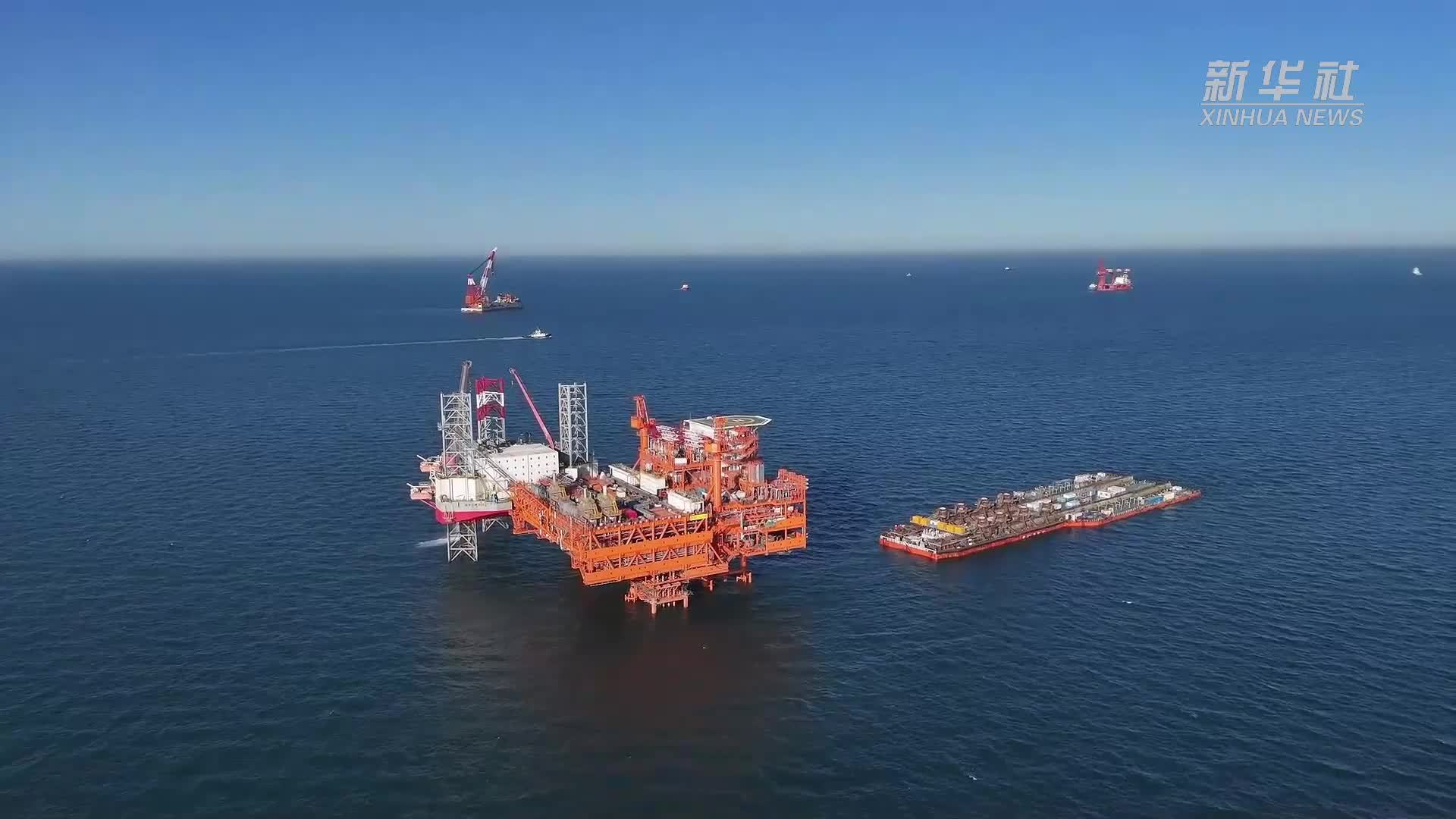 渤海最大油气平台完成浮托安装