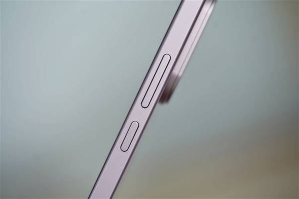 手感绝佳纯直屏,vivo S30桃桃粉图赏