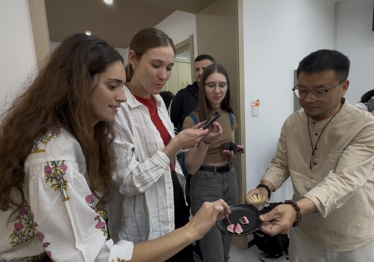 在茶艺课堂品尝唐果子