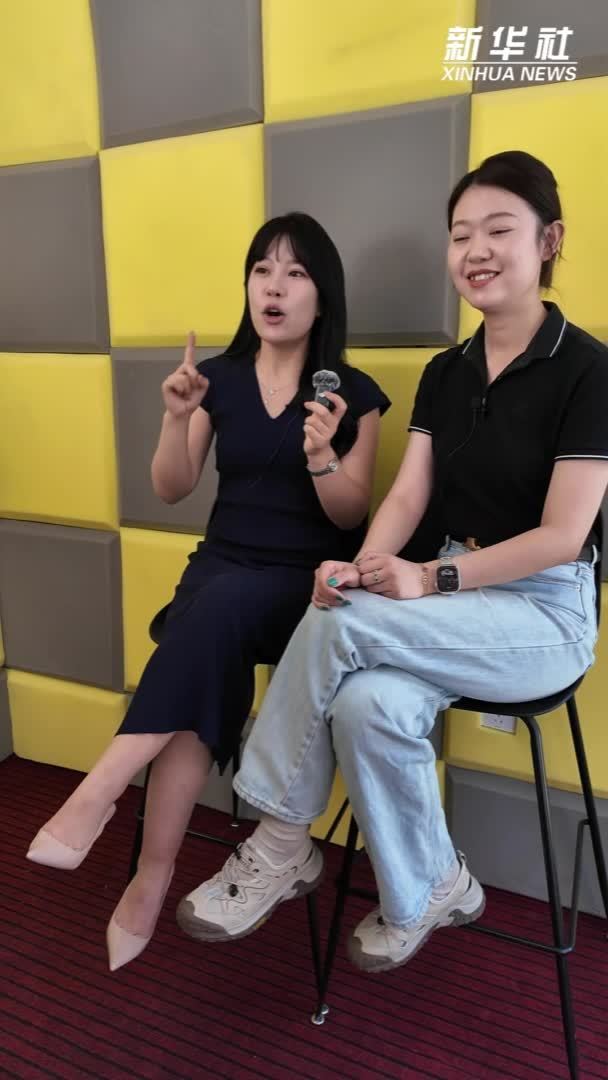 刷着视频找工作！记者体验快手“直播带岗”就业新模式