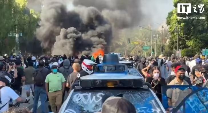 谷歌旗下Waymo自动驾驶车辆在洛杉矶抗议活动中遭蓄意破坏,损失达60万美元