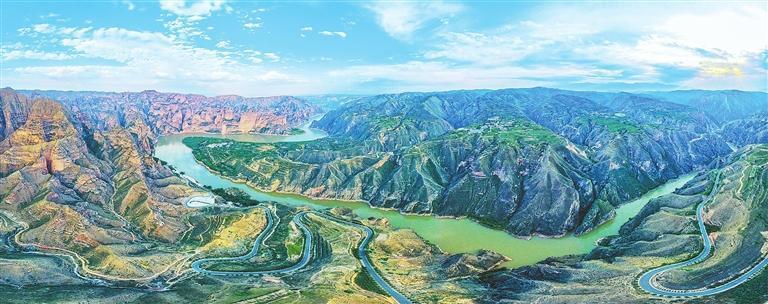 黄河流经炳灵石林景区　冯乐凯