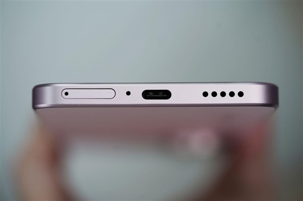 手感绝佳纯直屏,vivo S30桃桃粉图赏