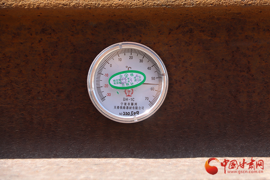 凤凰山下高温巡检忙