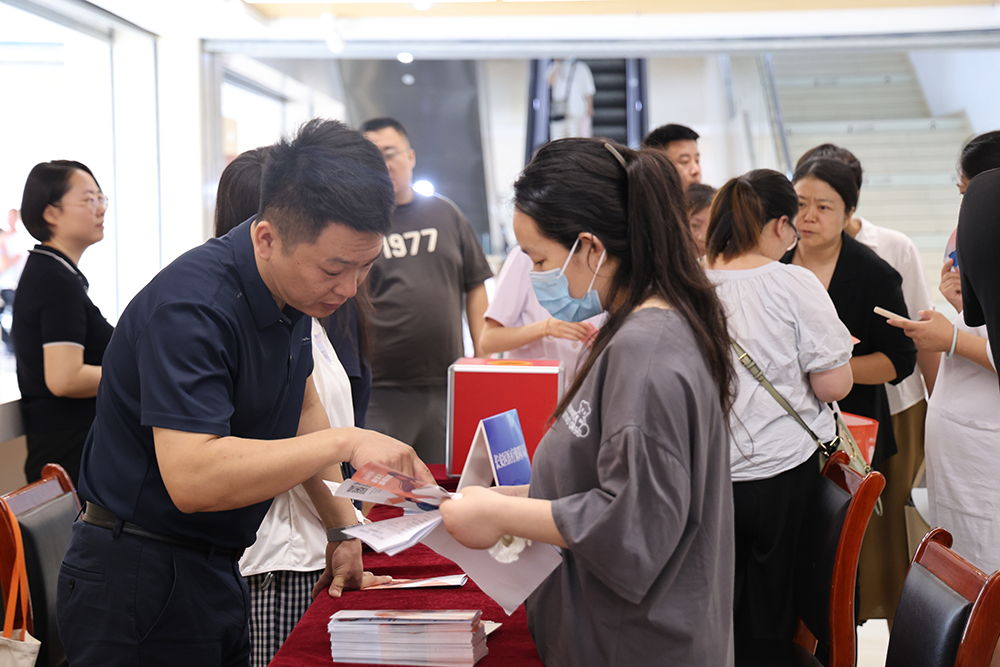 石家庄市第四医院成功举办新生儿医保政策宣传活动