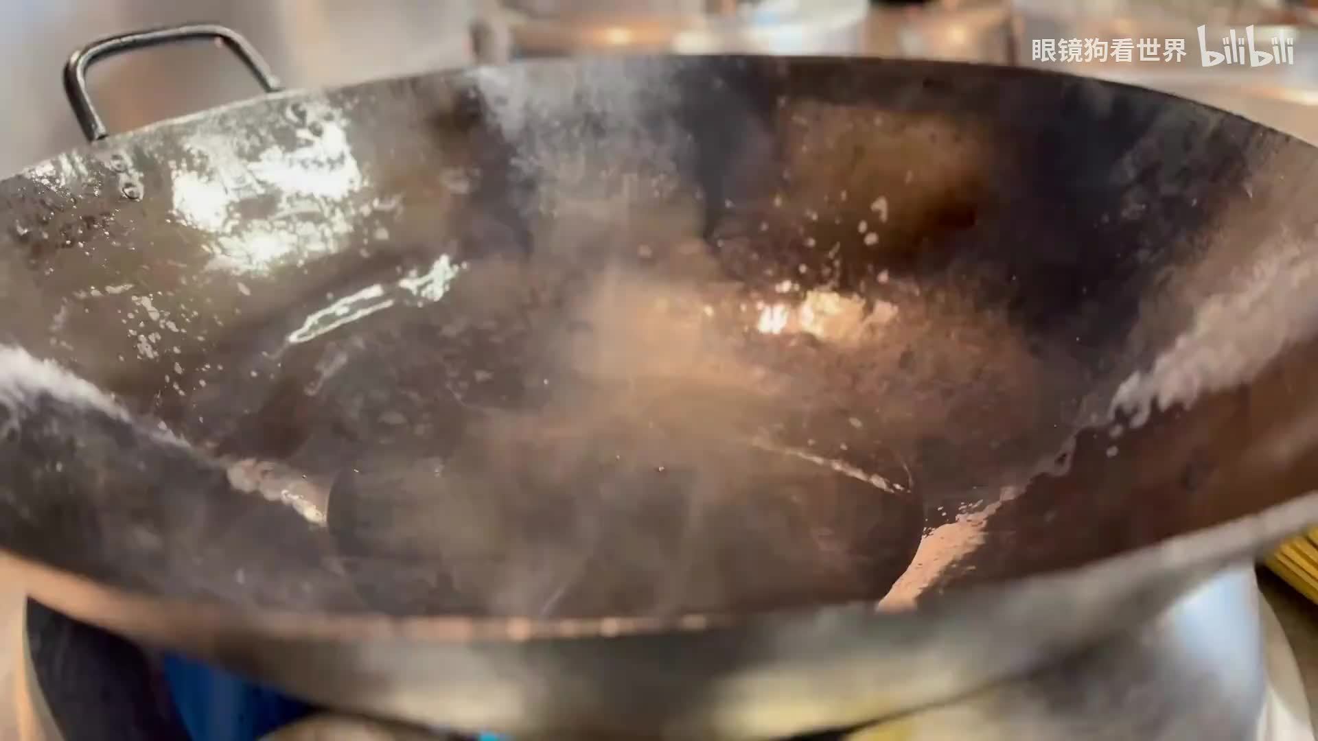 这道菜不吃6碗米饭怎么够？超级大葱浇蛋，大量的胡椒加大葱刺激