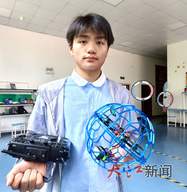 熊正荣与无人机足球。