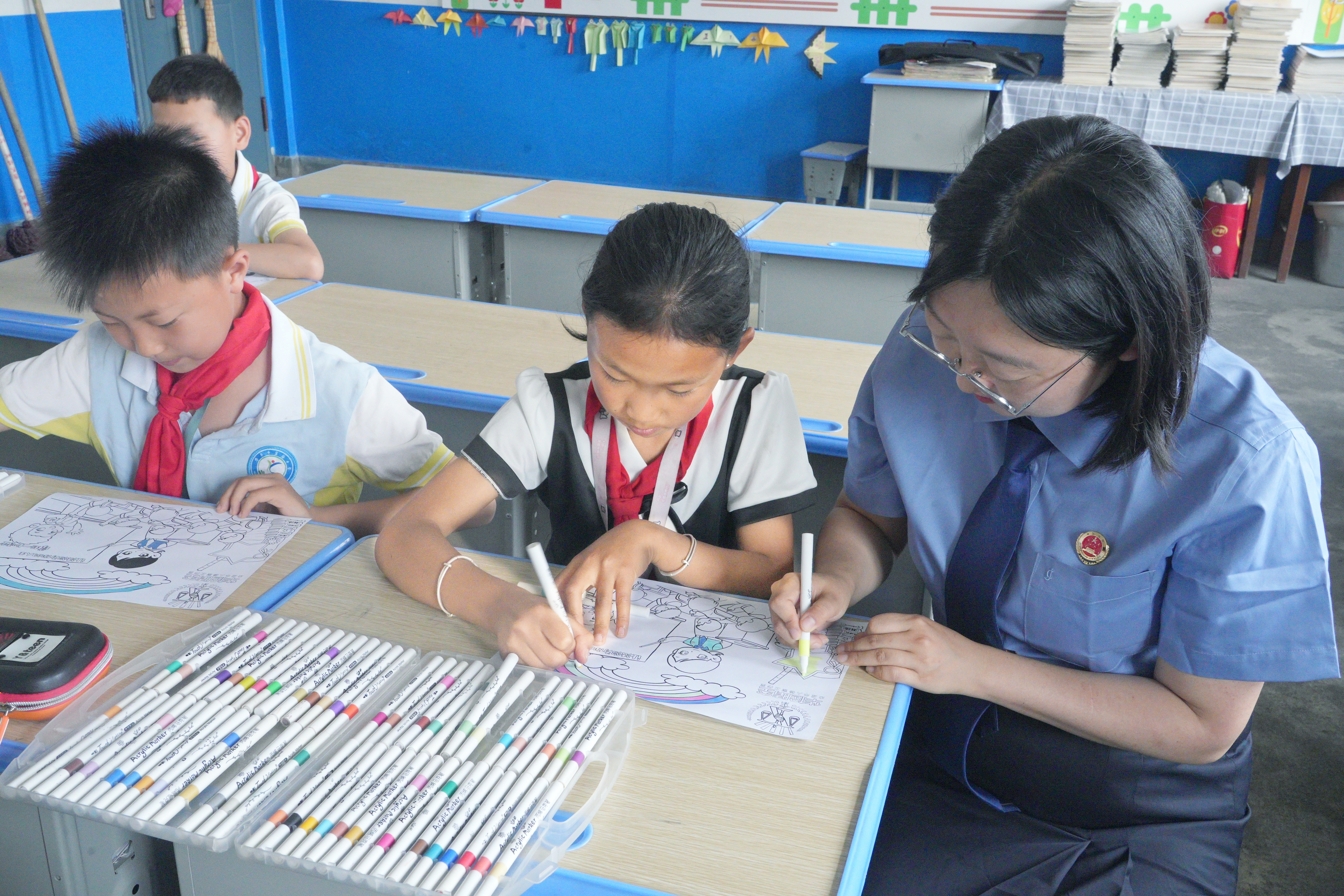 情景体验+绘画涂色　华亭小学生get反欺凌“超能力”