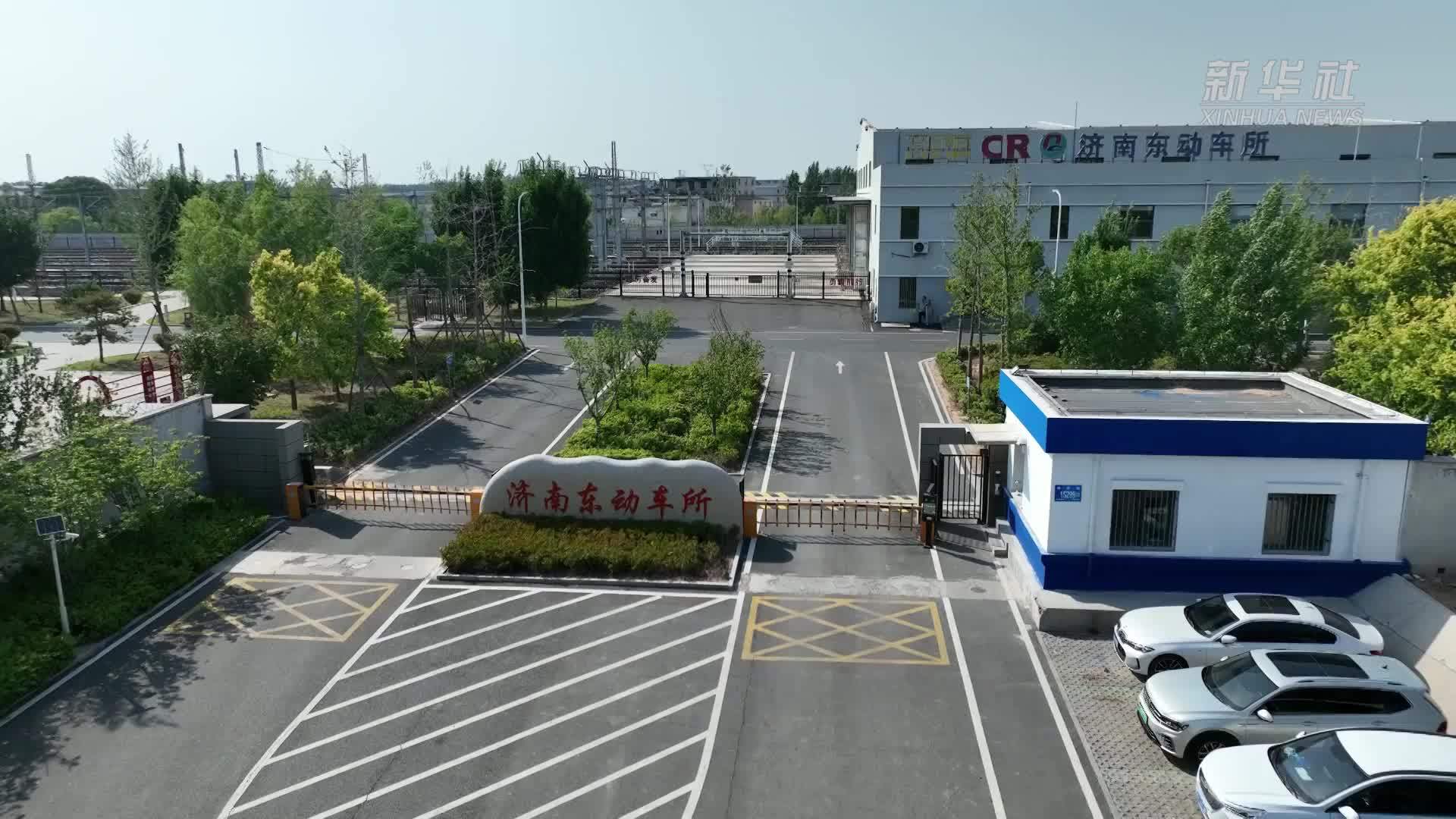 高温下的劳动者｜高温下的铁路巡检：用汗水护航列车安全