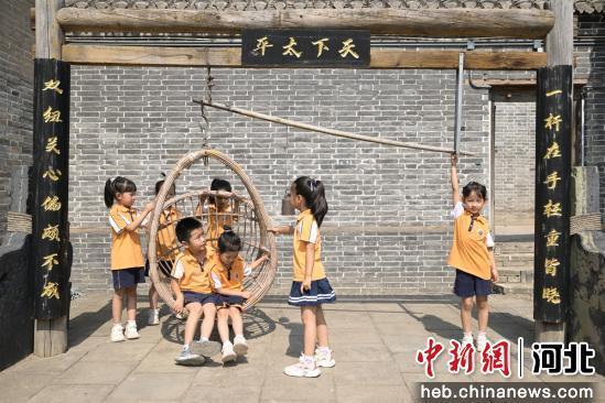 图为活动现场。 刘娟 摄