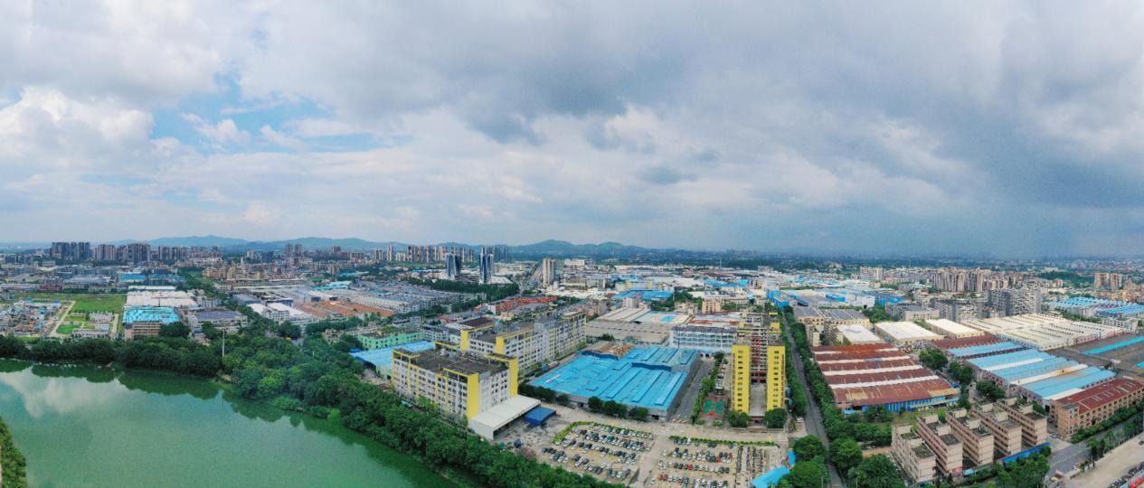 乐平镇厂企林立，产业基础雄厚