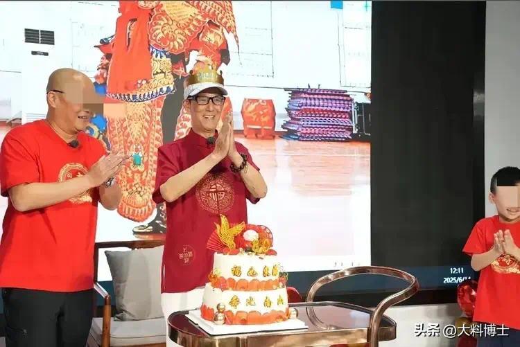 谢娜火辣旧照曝光__谢娜生日张杰送玫瑰