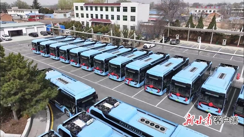 庆阳公共交通集团更新的氢燃料公交车