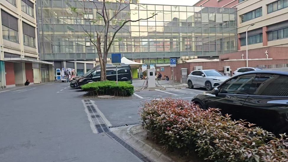 市民质疑：公立医生帮联系民营救护车，800公里收费2.8万元且无明细