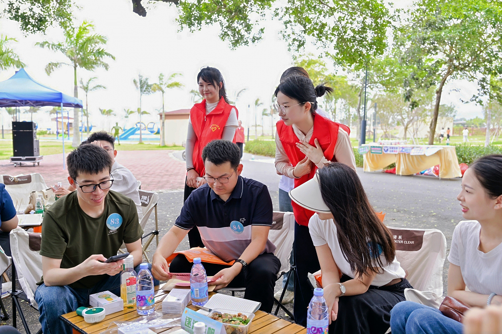 百万英才汇南粤|青年才俊汇聚陆丰，郊野公园内共话未来