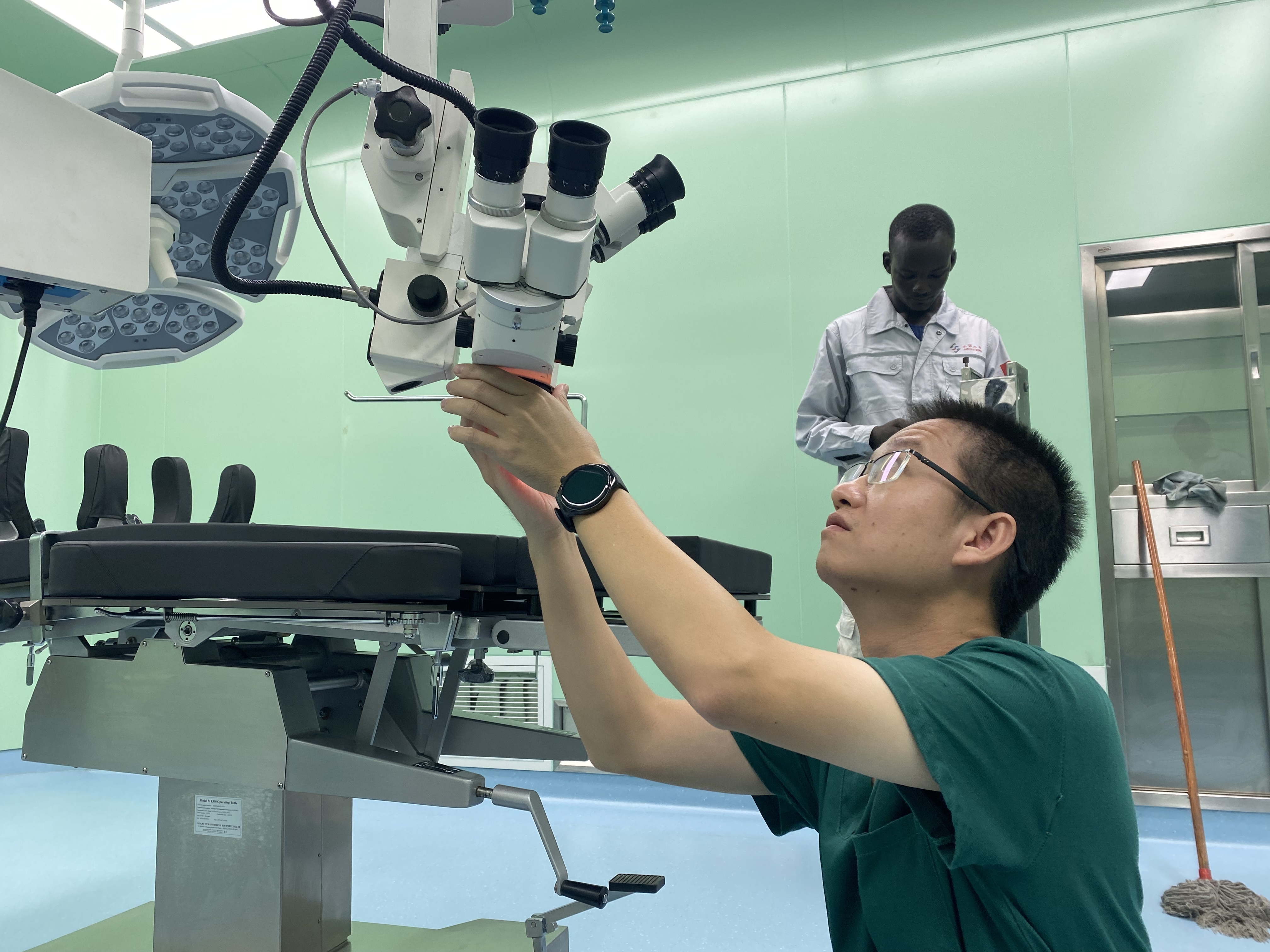 经典术式非洲焕发新生 深圳医生妙手擒“贼”